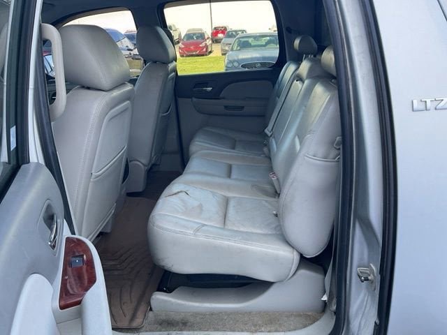 Used 2011 Chevrolet Avalanche LTZ AWD/4WD image 17