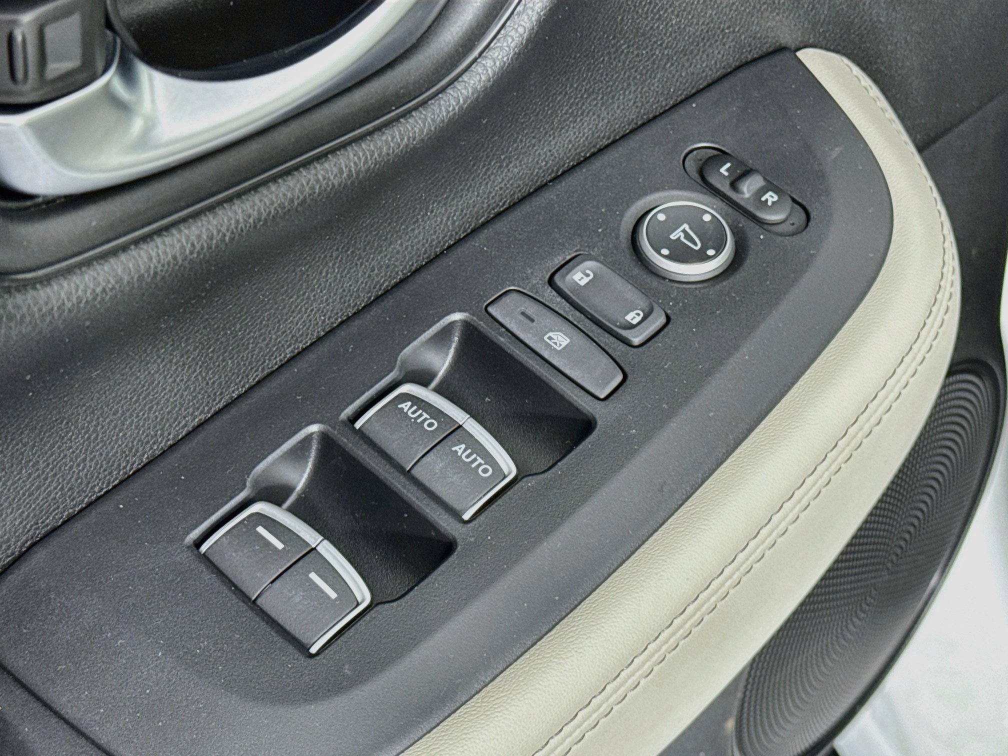 Certified 2024 Honda HR-V EX-L image 17