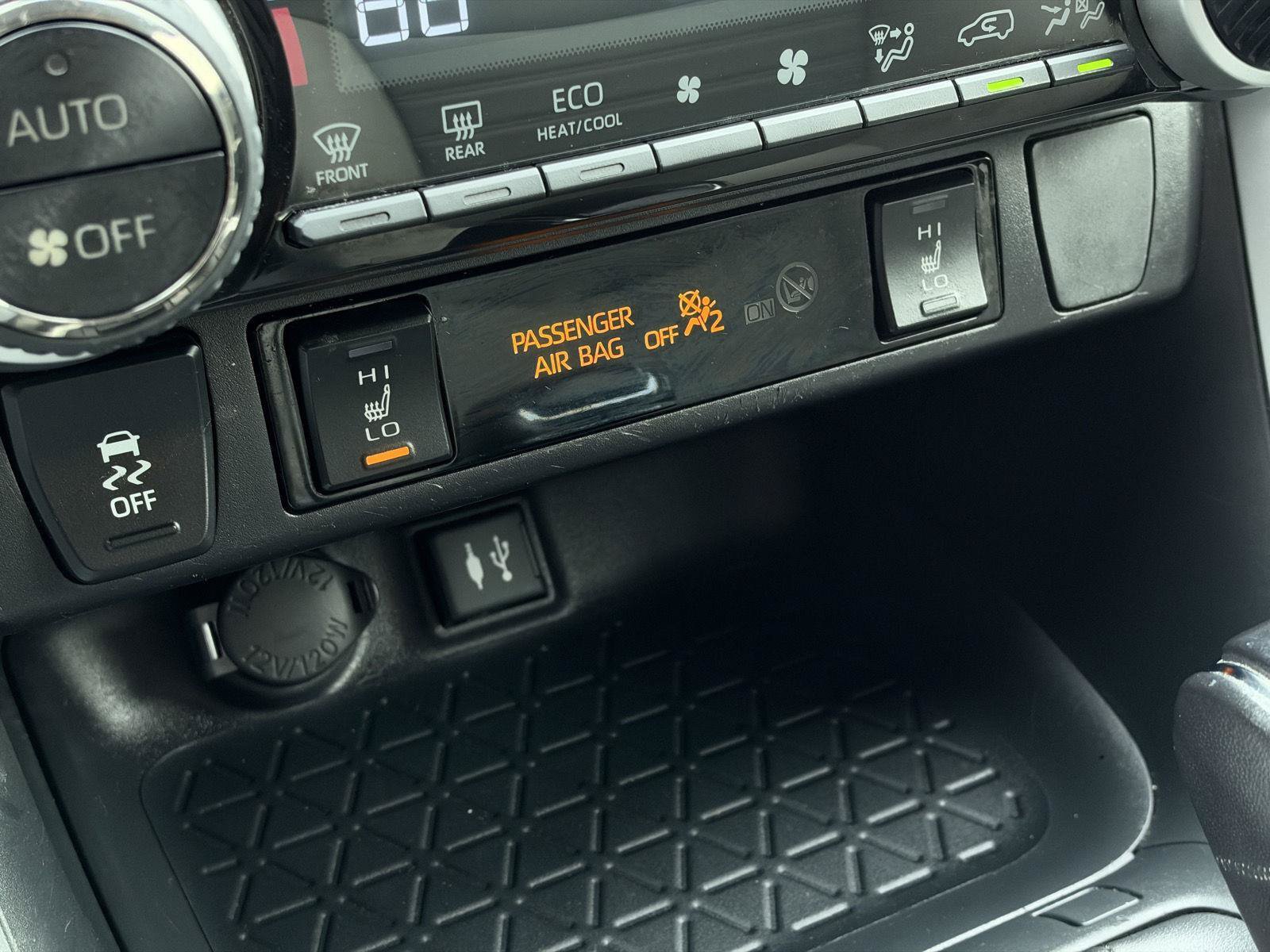 Used 2019 Toyota RAV4 XLE Premium w/ Cold Weather Package AWD/4WD image 16
