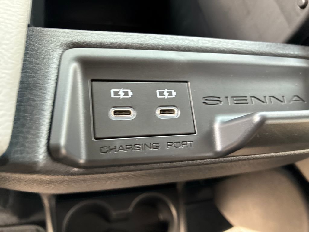 New 2026 Toyota Sienna XLE image 28