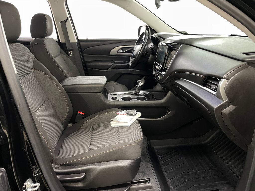 Certified 2021 Chevrolet Traverse LT FWD image 38