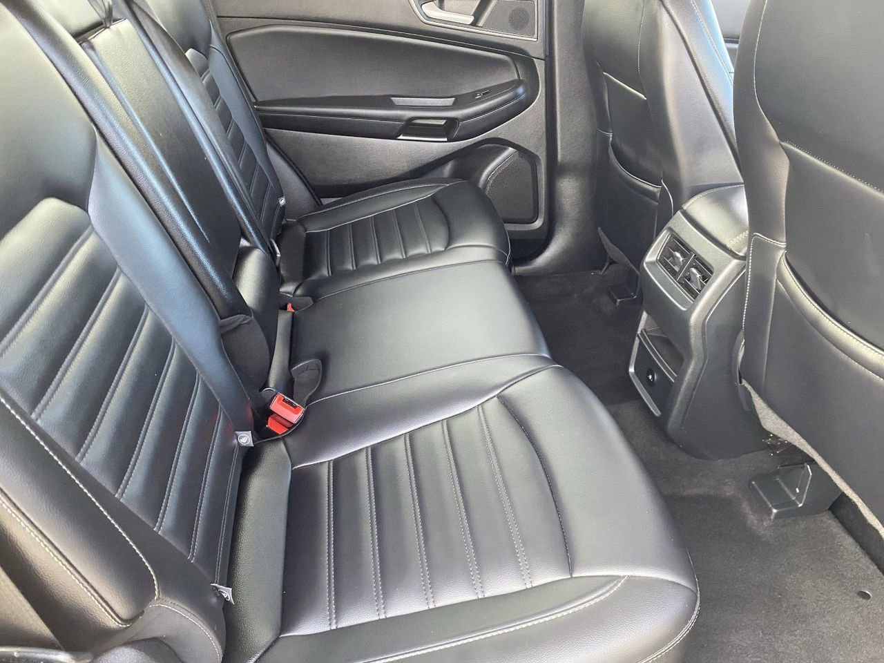 Used 2024 Ford Edge SEL image 11