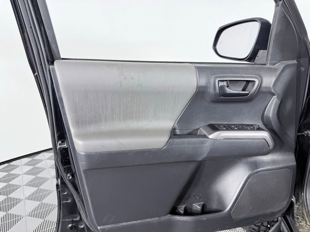 Used 2023 Toyota Tacoma SR5 w/ Technology Package image 9