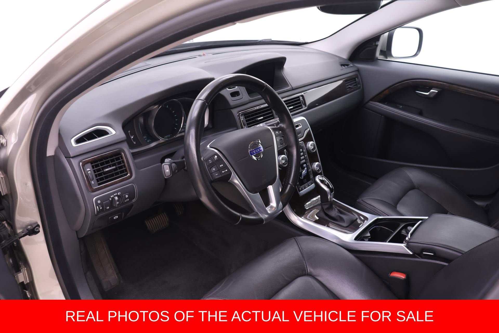 Used 2016 Volvo XC70 T5 Platinum w/ Protection Package AWD/4WD image 3