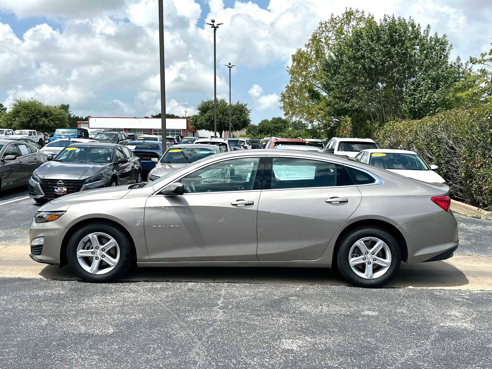 Used 2025 Chevrolet Malibu LS FWD image 12