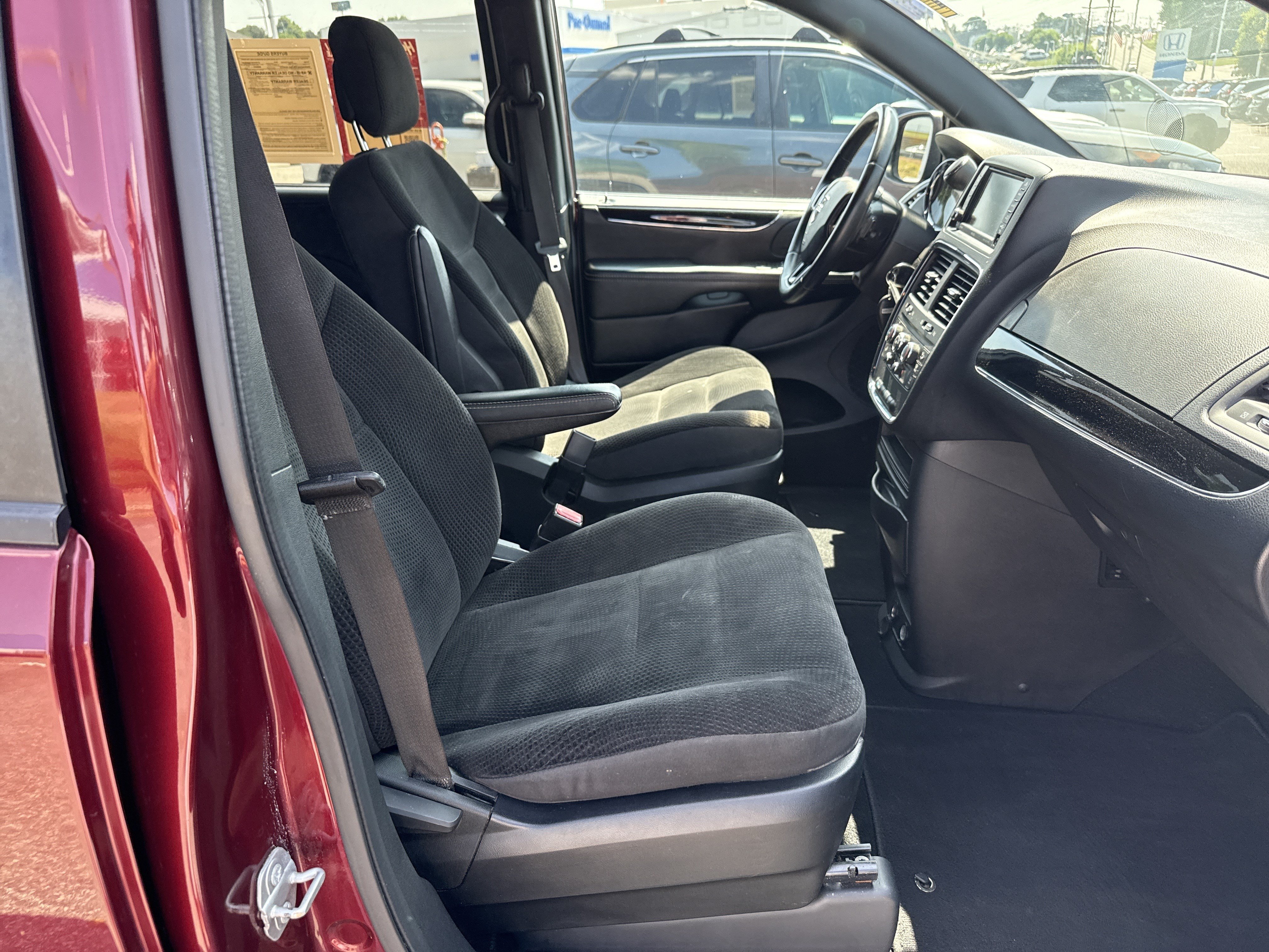 Used 2019 Dodge Grand Caravan SE FWD image 33