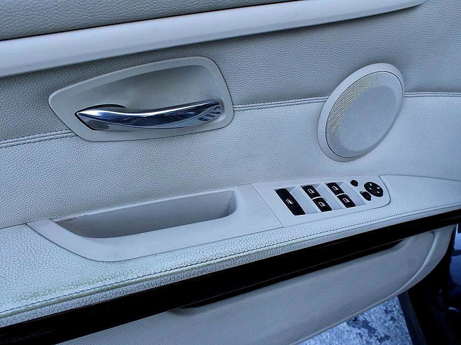 Used 2013 BMW 335i Convertible w/ M Sport Pkg image 10