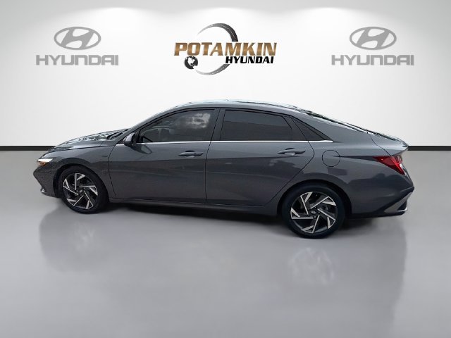 Used 2025 Hyundai Elantra SEL FWD image 8