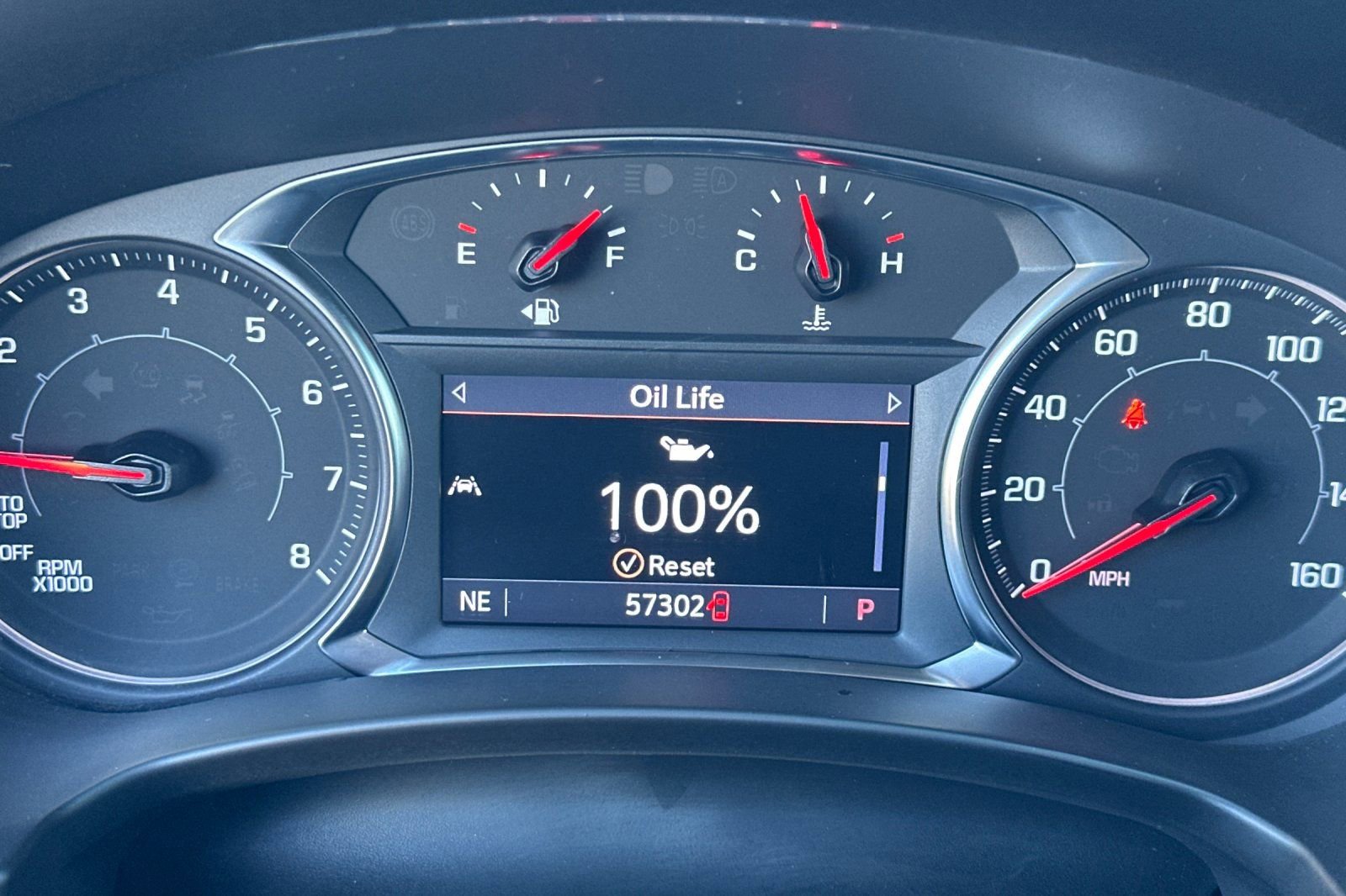 Used 2024 GMC Terrain SLT image 25