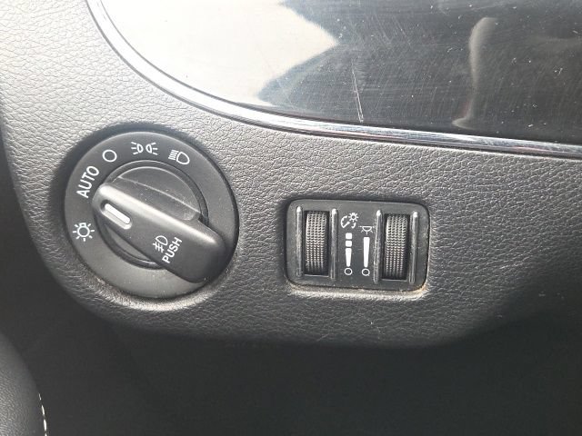 Used 2015 Chrysler Town & Country S FWD image 28