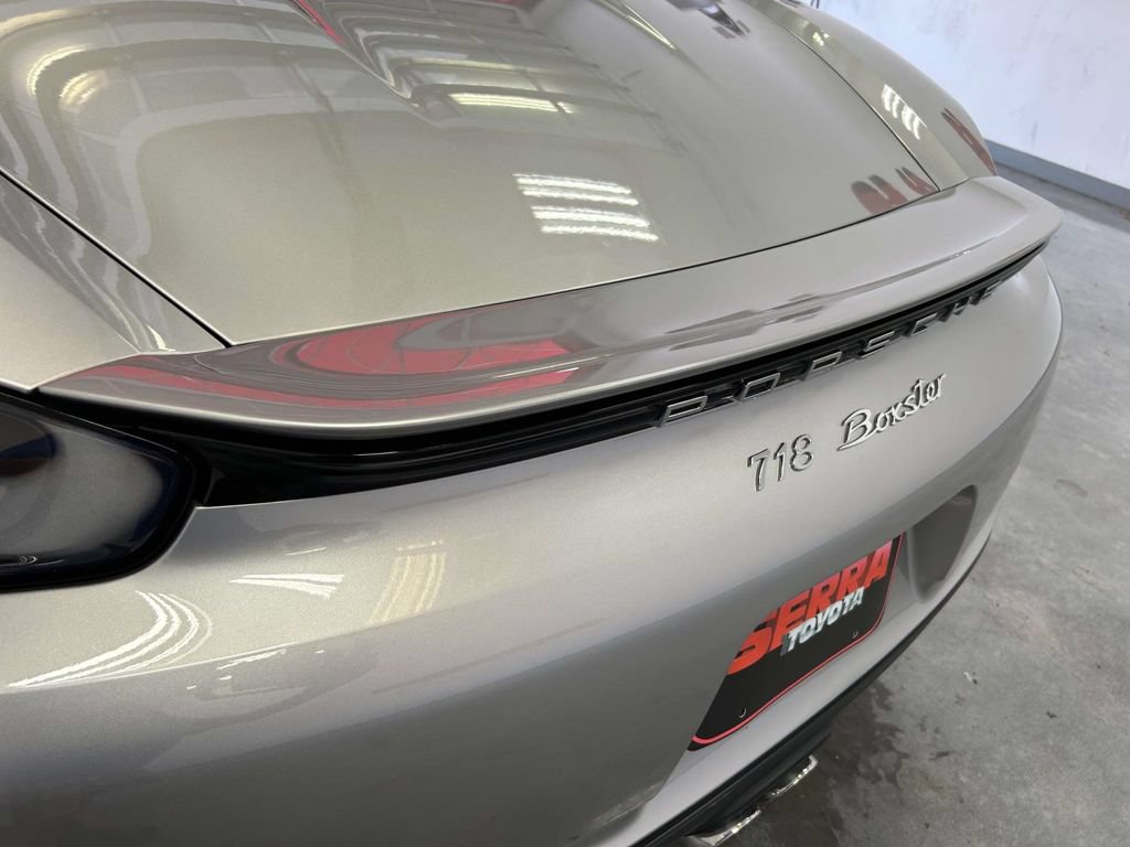 Used 2017 Porsche 718 Boxster RWD image 10