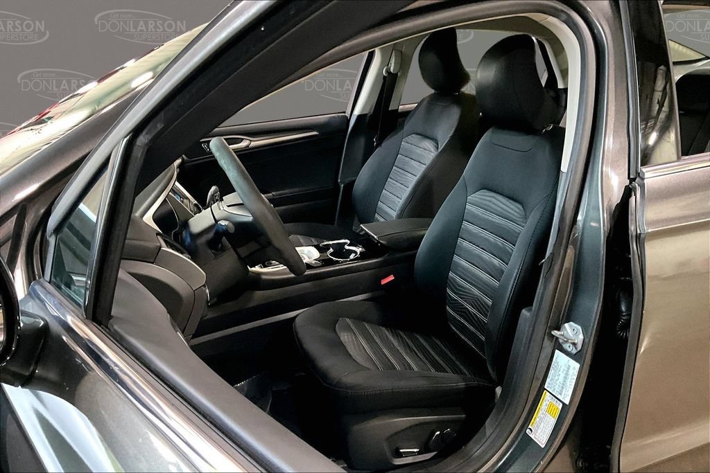 Used 2016 Ford Fusion SE FWD image 16