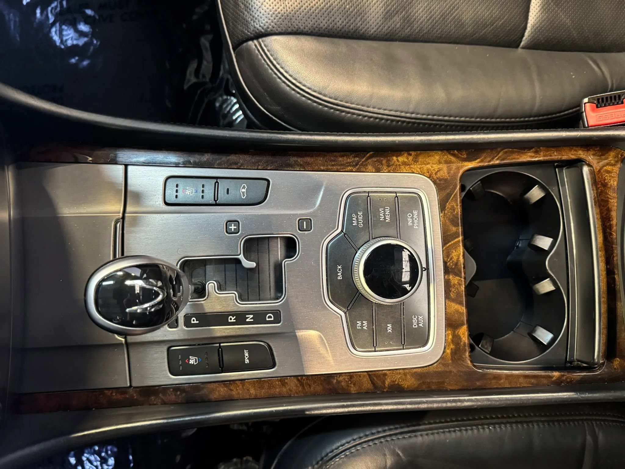 Used 2012 Hyundai Equus Signature RWD image 18