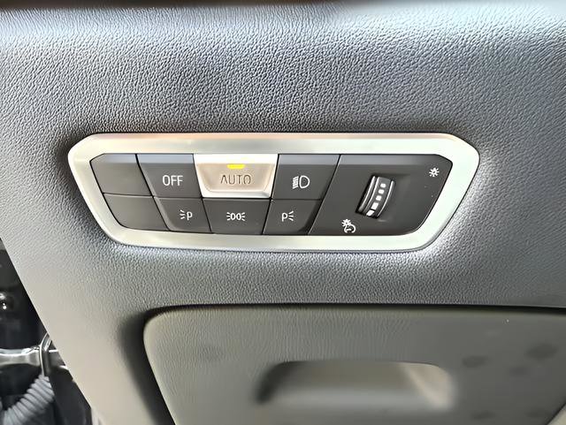 Used 2023 BMW X5 xDrive40i w/ M Sport Package image 21