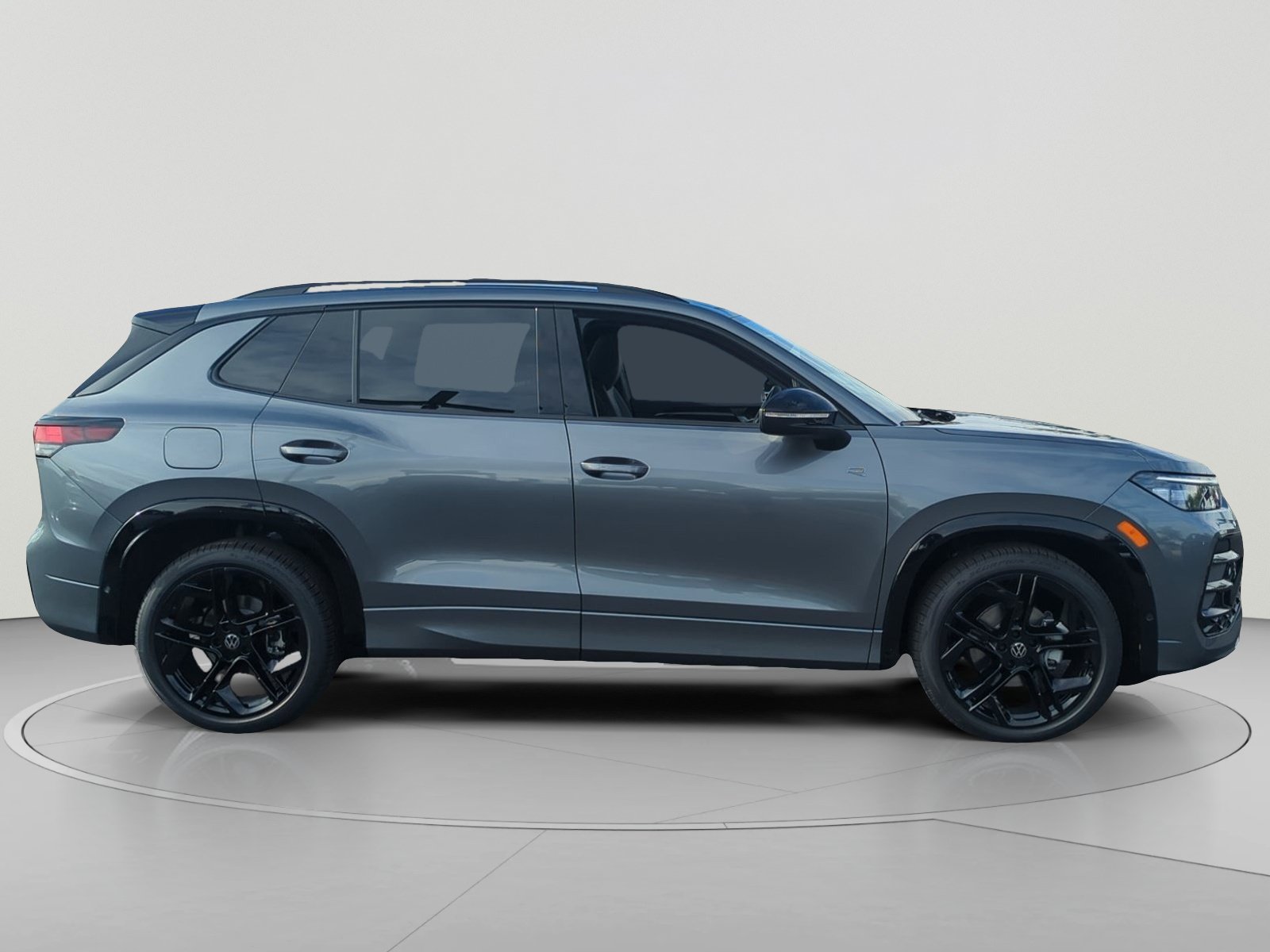 New 2026 Volkswagen Tiguan SE R-Line FWD image 6