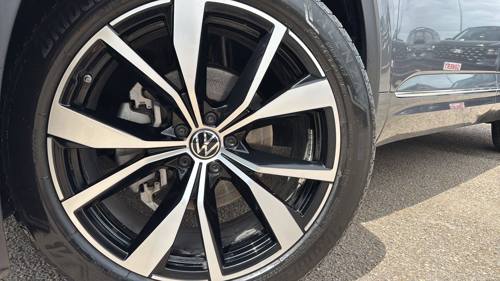 Used 2024 Volkswagen Atlas SEL Premium R-Line AWD/4WD image 29