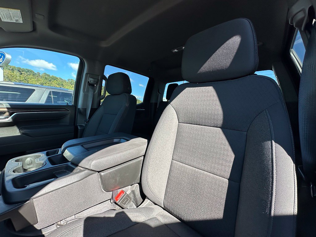 Used 2025 Chevrolet Silverado 1500 LT AWD/4WD image 17