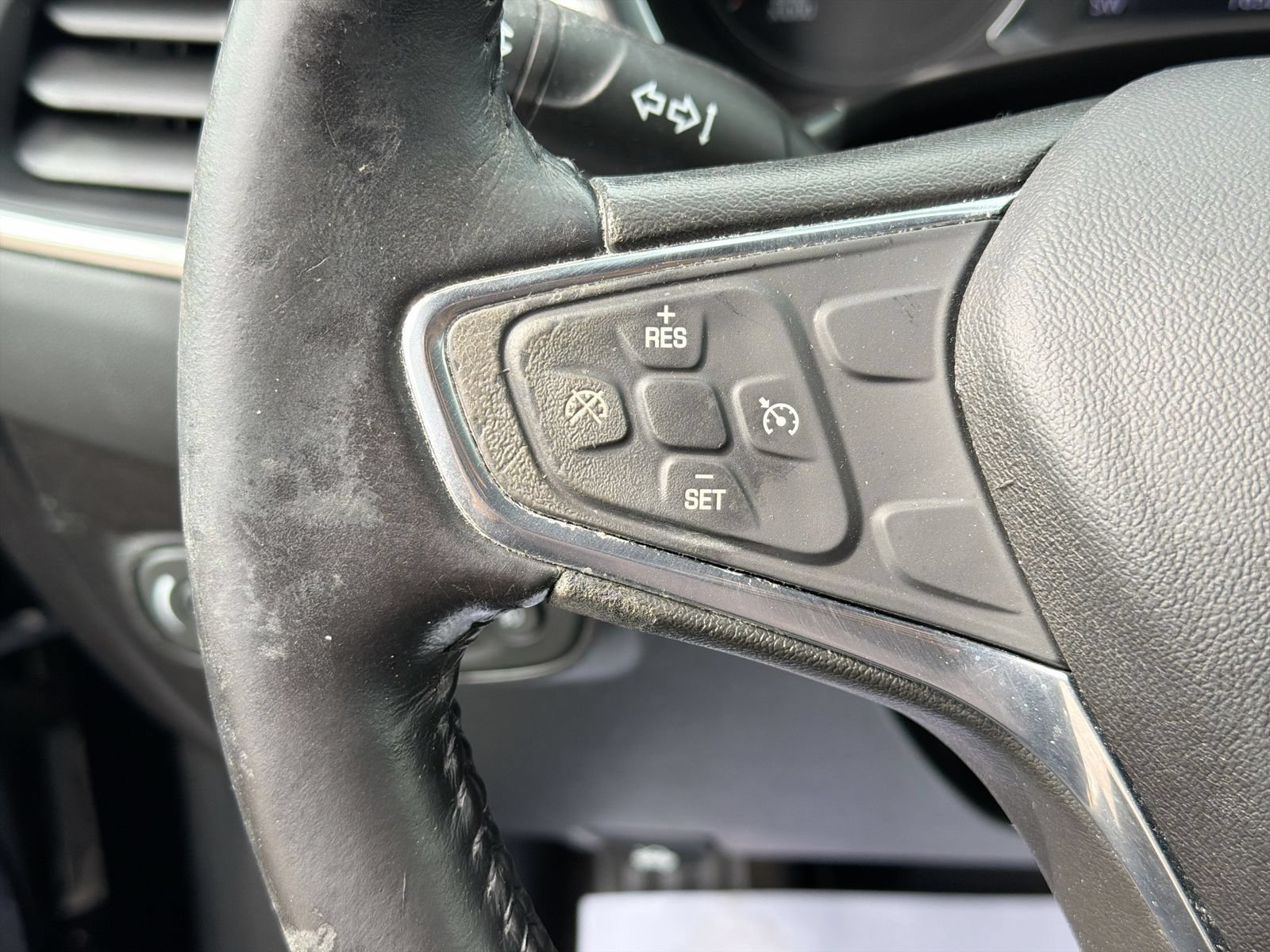 Used 2019 Chevrolet Equinox Premier FWD image 26