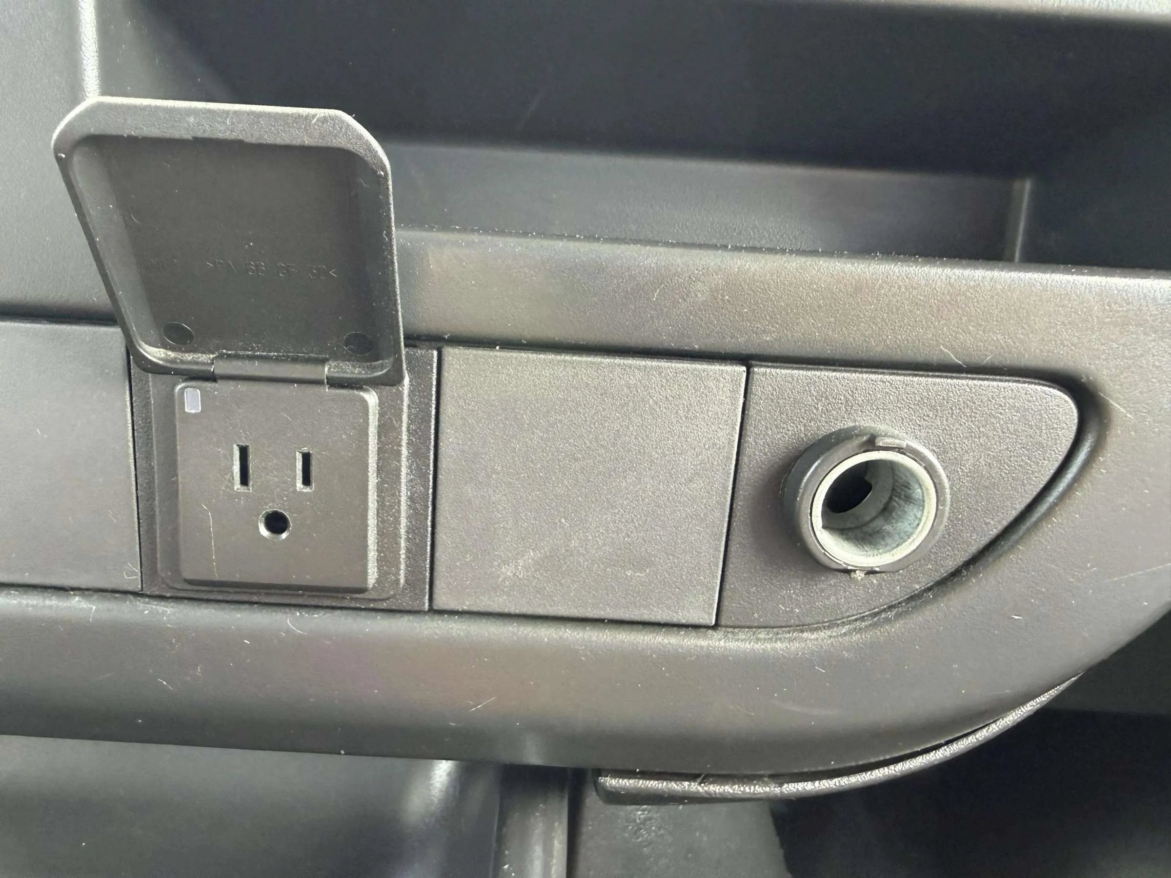 Used 2017 GMC Savana 2500 RWD image 22