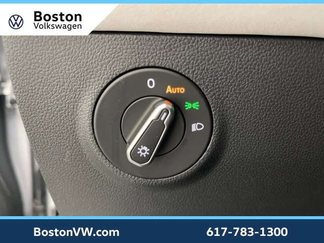 Used 2025 Volkswagen Taos SE w/ Panoramic Sunroof Package image 15