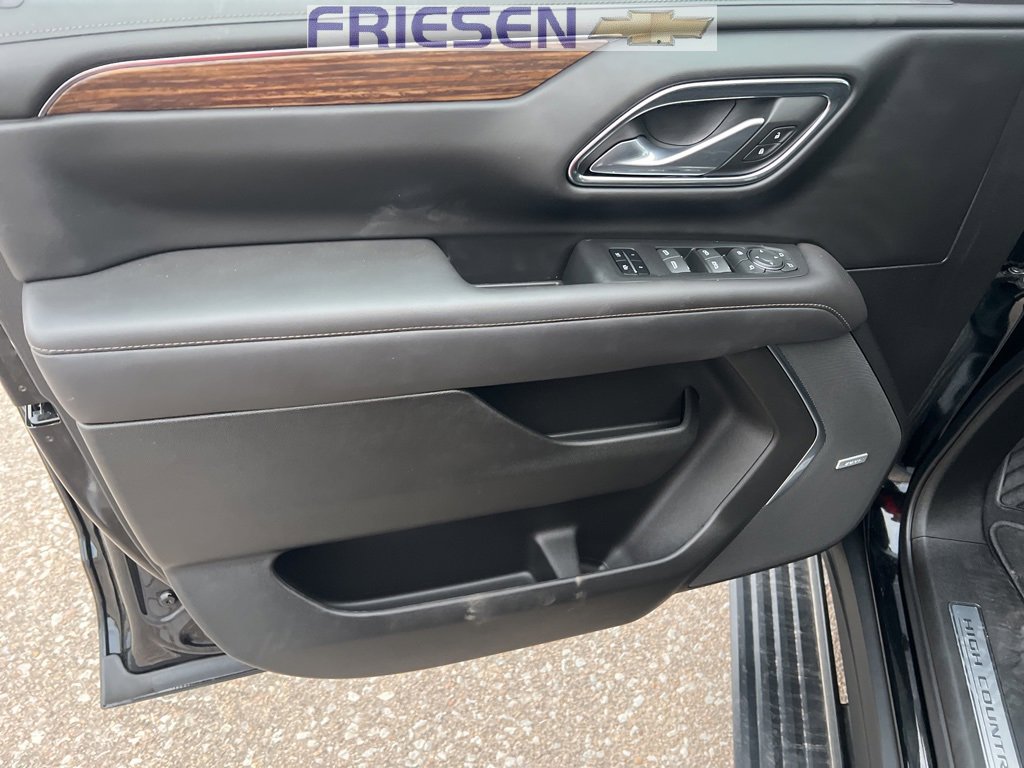 Used 2023 Chevrolet Suburban High Country image 9