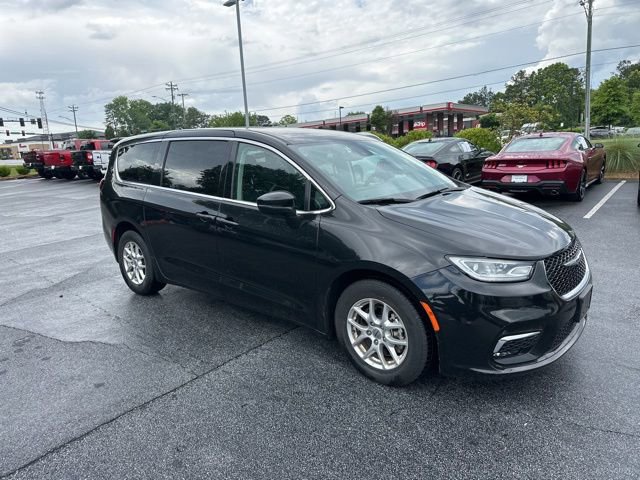 Used 2023 Chrysler Pacifica Touring-L FWD video 1