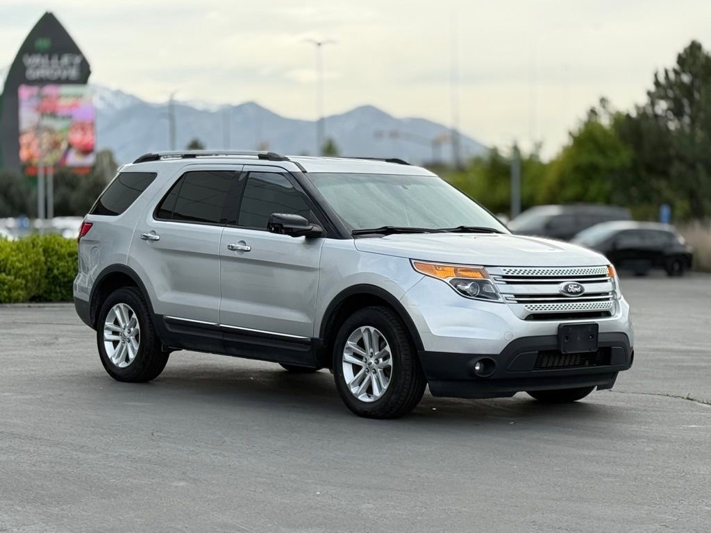 Used 2013 Ford Explorer XLT AWD/4WD image 3