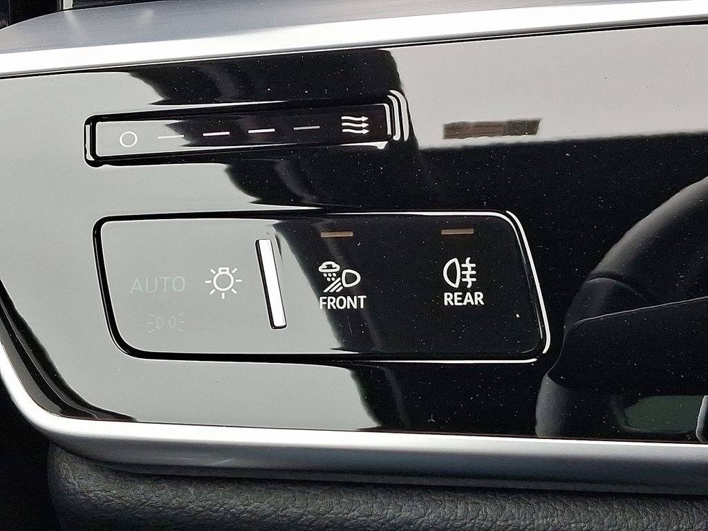 Used 2023 Audi A8 L 3.0T w/ Comfort Plus Package image 25