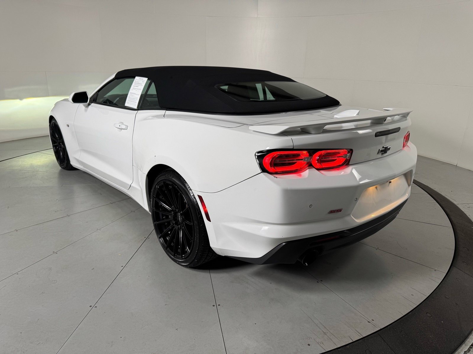 Used 2019 Chevrolet Camaro SS RWD image 4