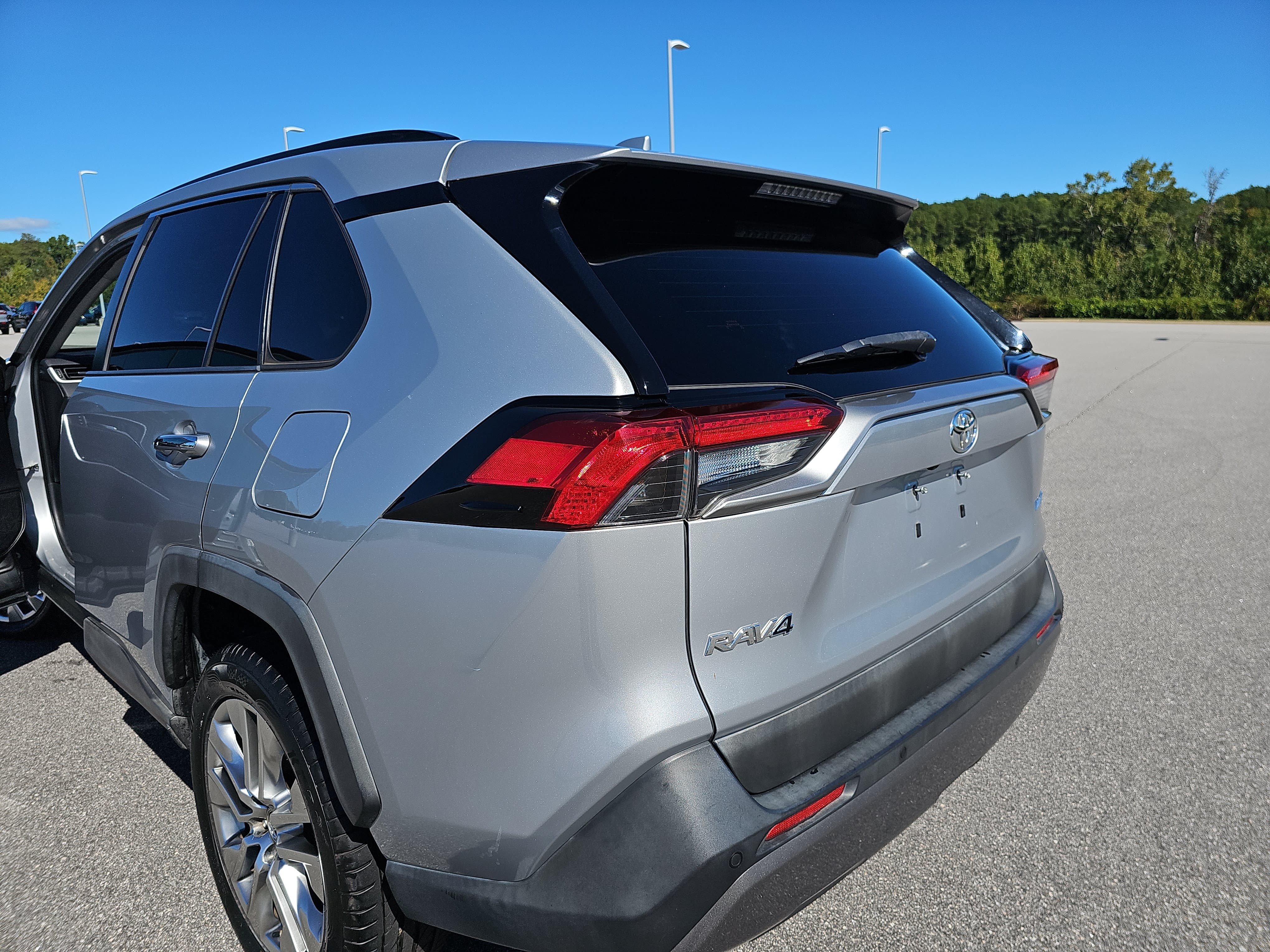 Used 2019 Toyota RAV4 Limited FWD image 36