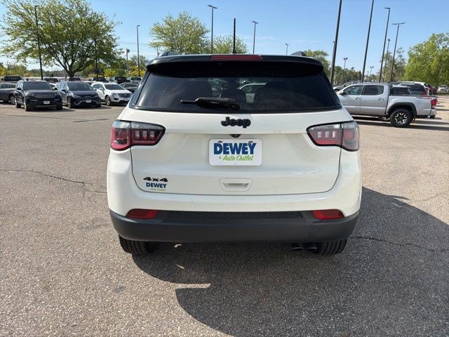 Used 2018 Jeep Compass Latitude AWD/4WD image 4