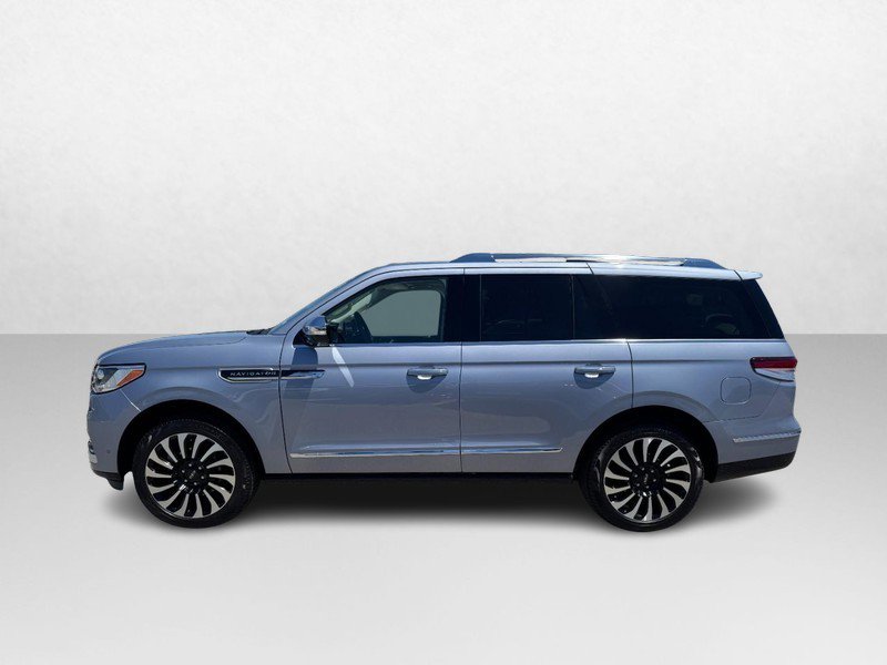 Used 2024 Lincoln Navigator Black Label AWD/4WD image 8
