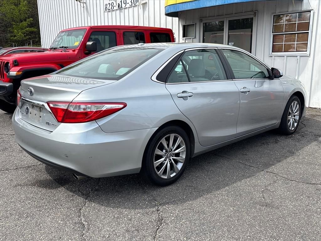 Used 2017 Toyota Camry XLE w/ Moonroof Package image 10