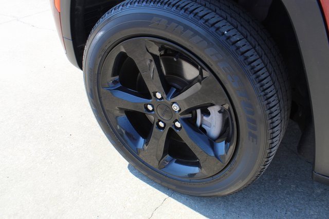 Used 2022 Jeep Grand Cherokee L Laredo image 3