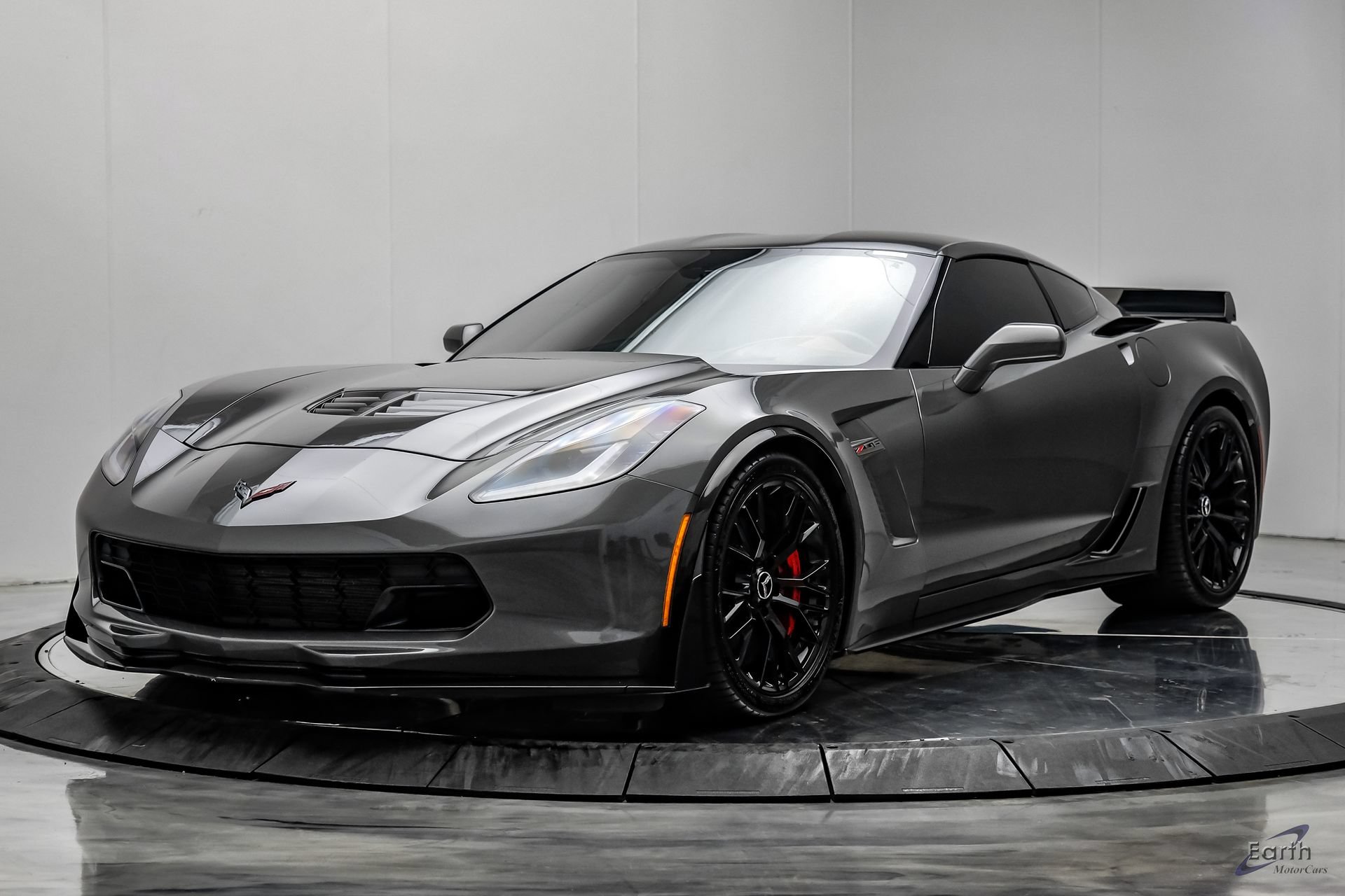 Used 2015 Chevrolet Corvette Z06 w/ 3LZ Preferred Equipment Group RWD image 5