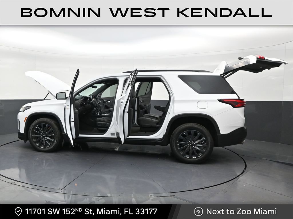 Used 2023 Chevrolet Traverse RS image 30