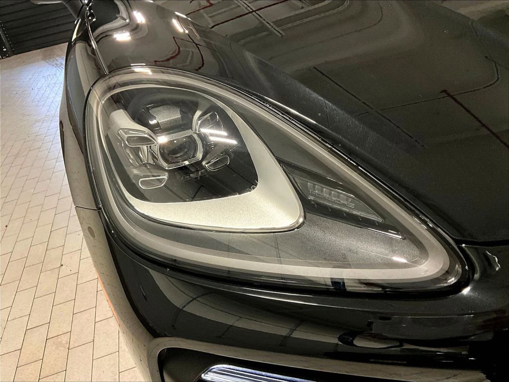 Certified 2023 Porsche Cayenne Platinum Edition AWD/4WD image 30
