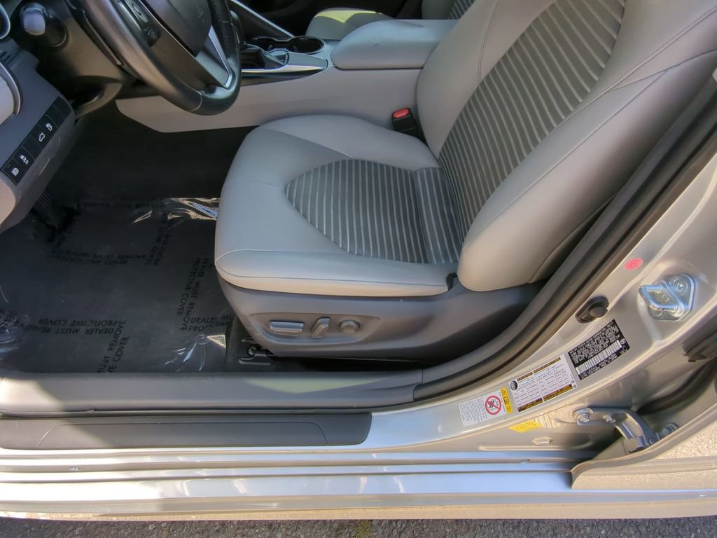 Used 2018 Toyota Camry SE w/ Moonroof Package FWD image 14