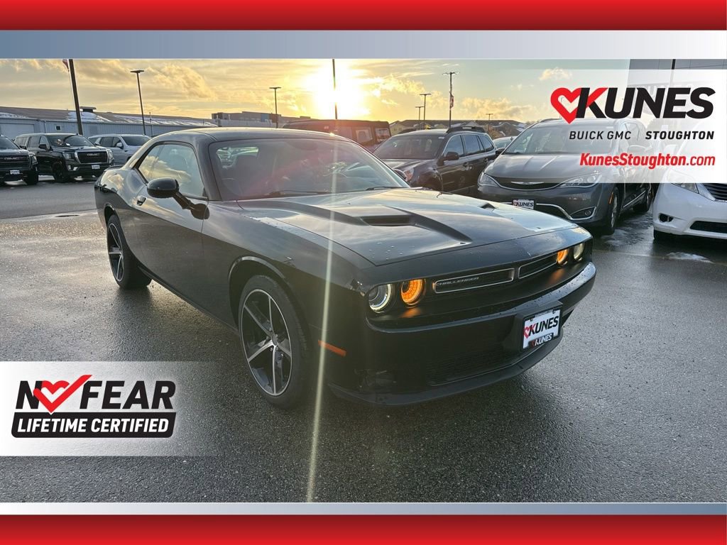 Used 2015 Dodge Challenger SXT Plus image 4