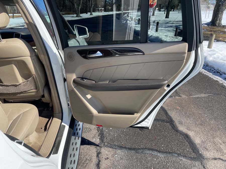 Used 2015 Mercedes-Benz GL 450 4MATIC image 32