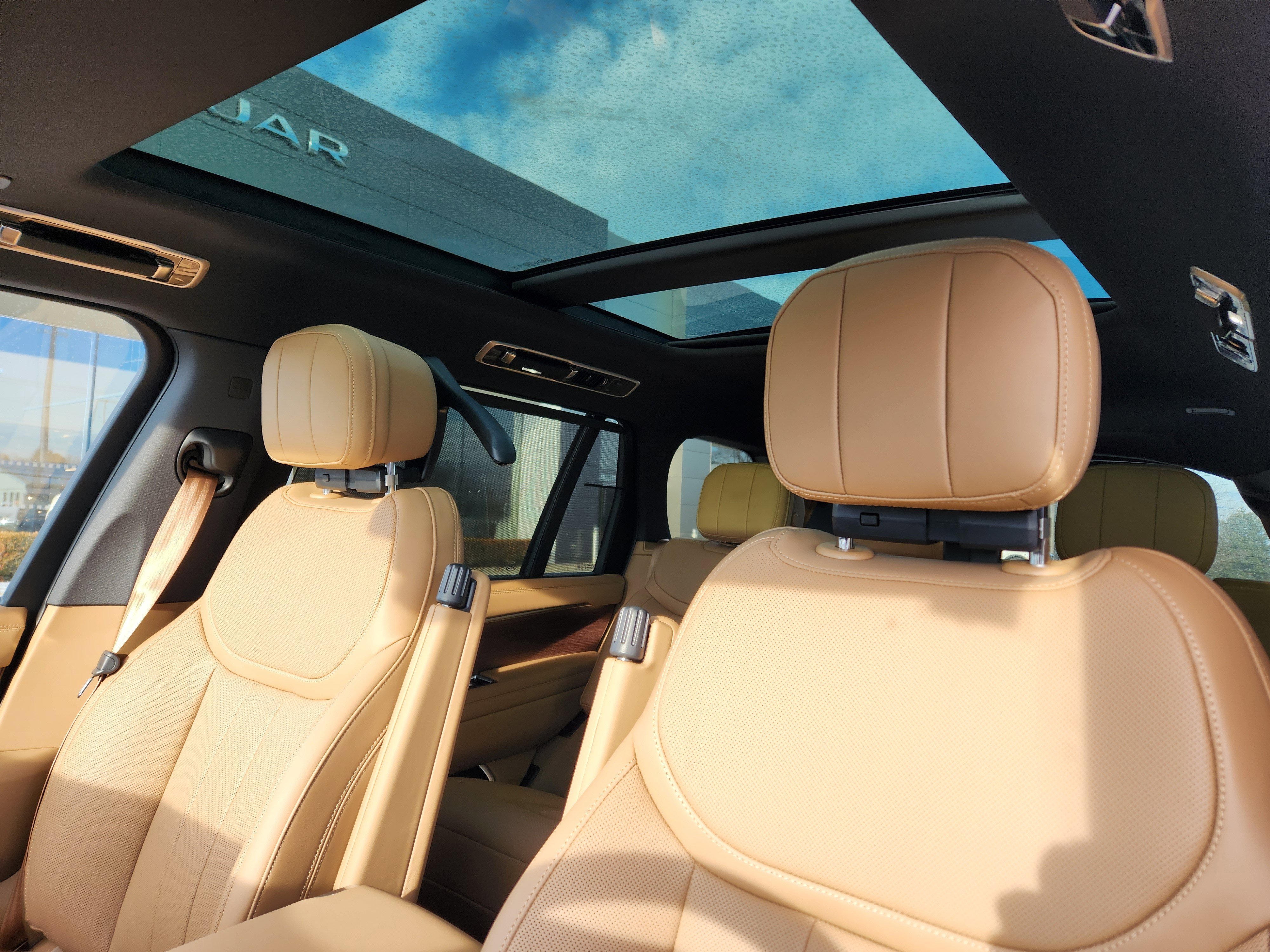 New 2026 Land Rover Range Rover Long Wheelbase SE image 10