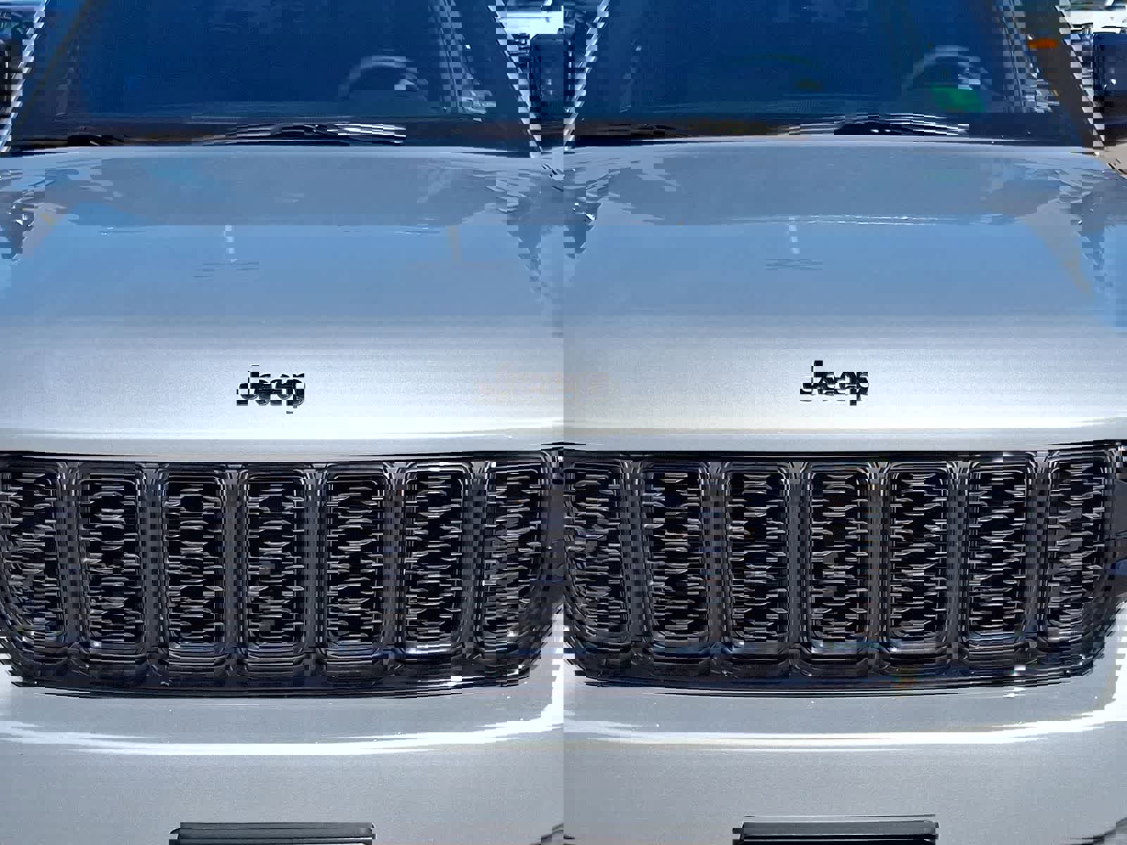 Used 2025 Jeep Grand Cherokee Altitude image 34