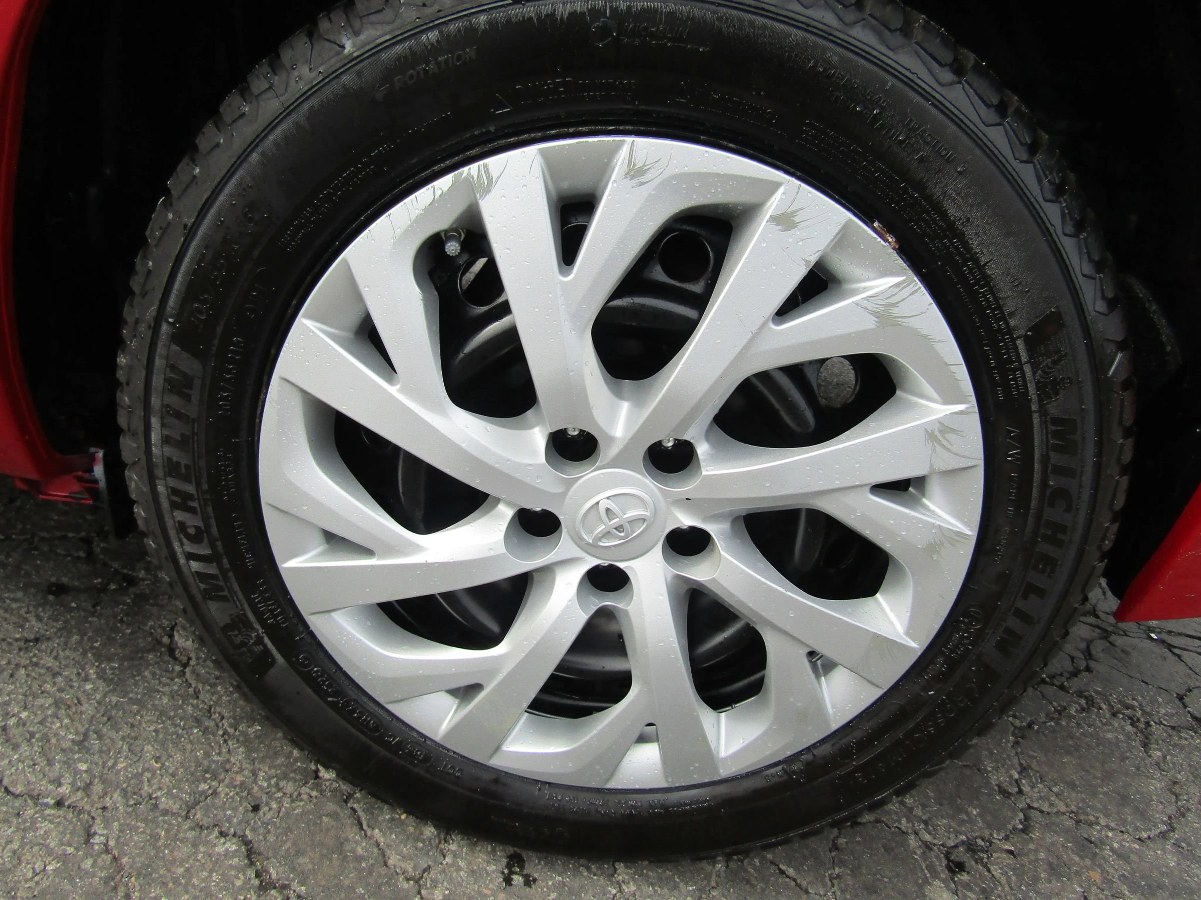 Used 2017 Toyota Corolla LE image 24