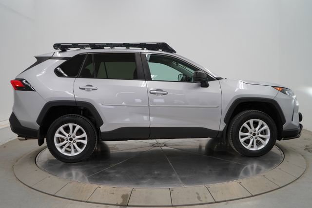 Used 2022 Toyota RAV4 LE image 8