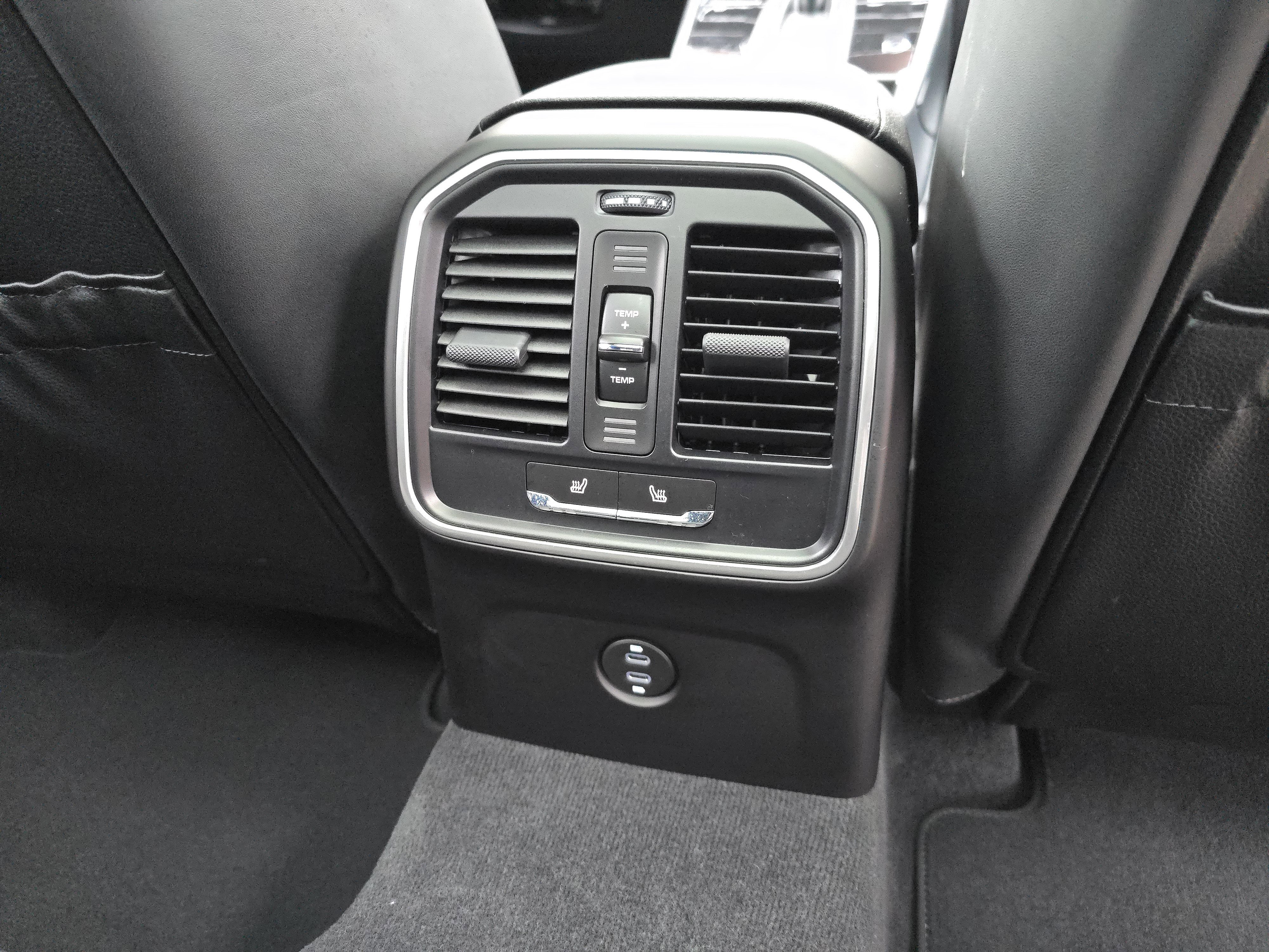 Certified 2025 Porsche Macan image 24