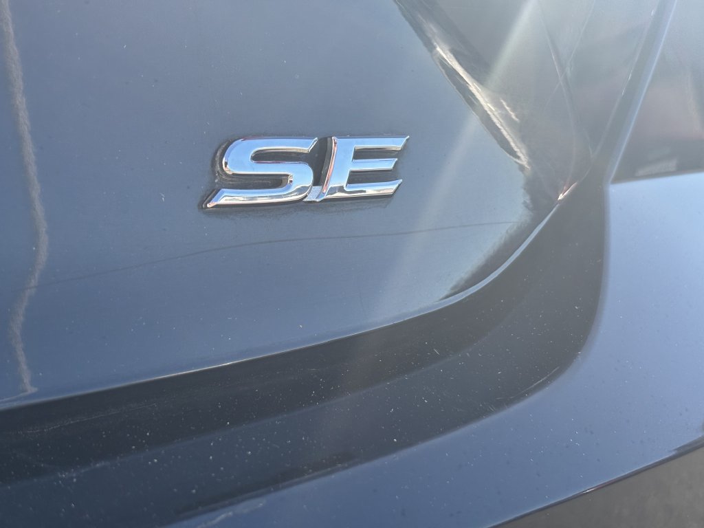Used 2025 Toyota Camry SE FWD image 11