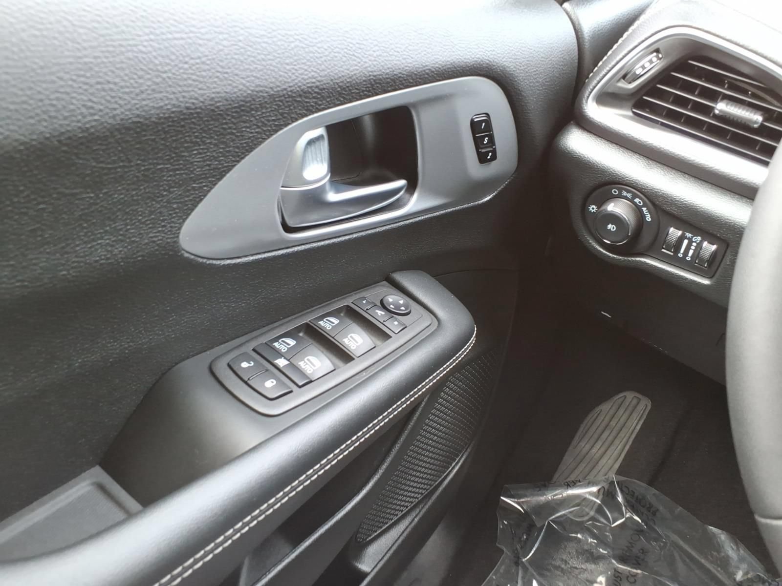 Used 2026 Chrysler Pacifica Limited w/ S Appearance Package FWD image 24