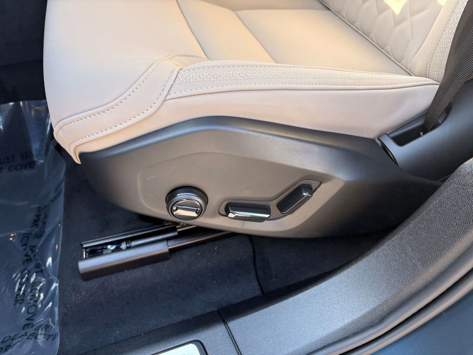 New 2026 Volvo XC60 T8 Plus w/ Climate Package image 13