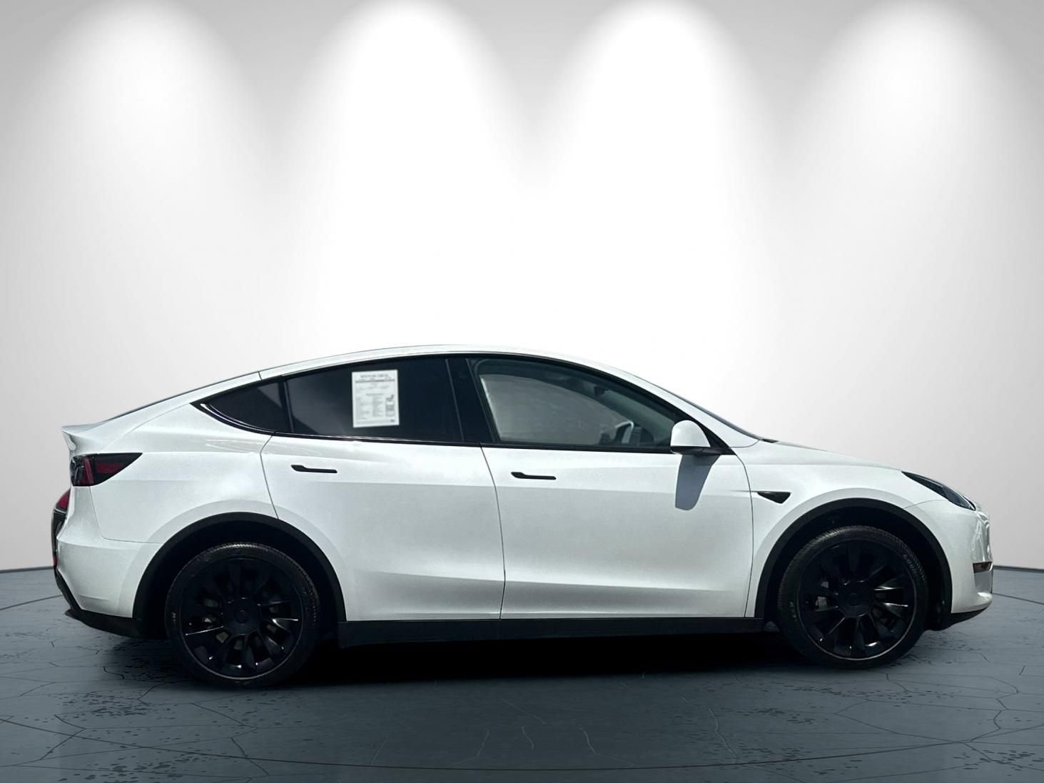 Used 2023 Tesla Model Y Long Range AWD/4WD image 3