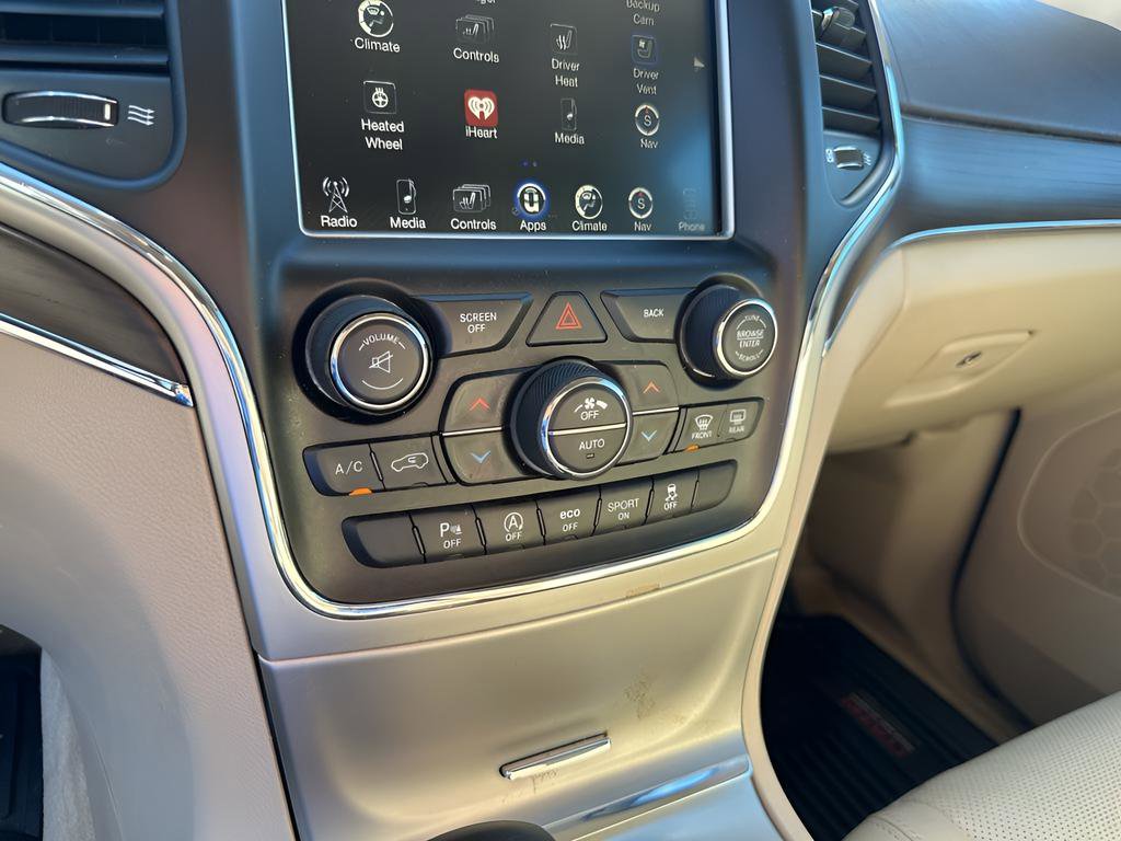 Used 2017 Jeep Grand Cherokee Overland image 34